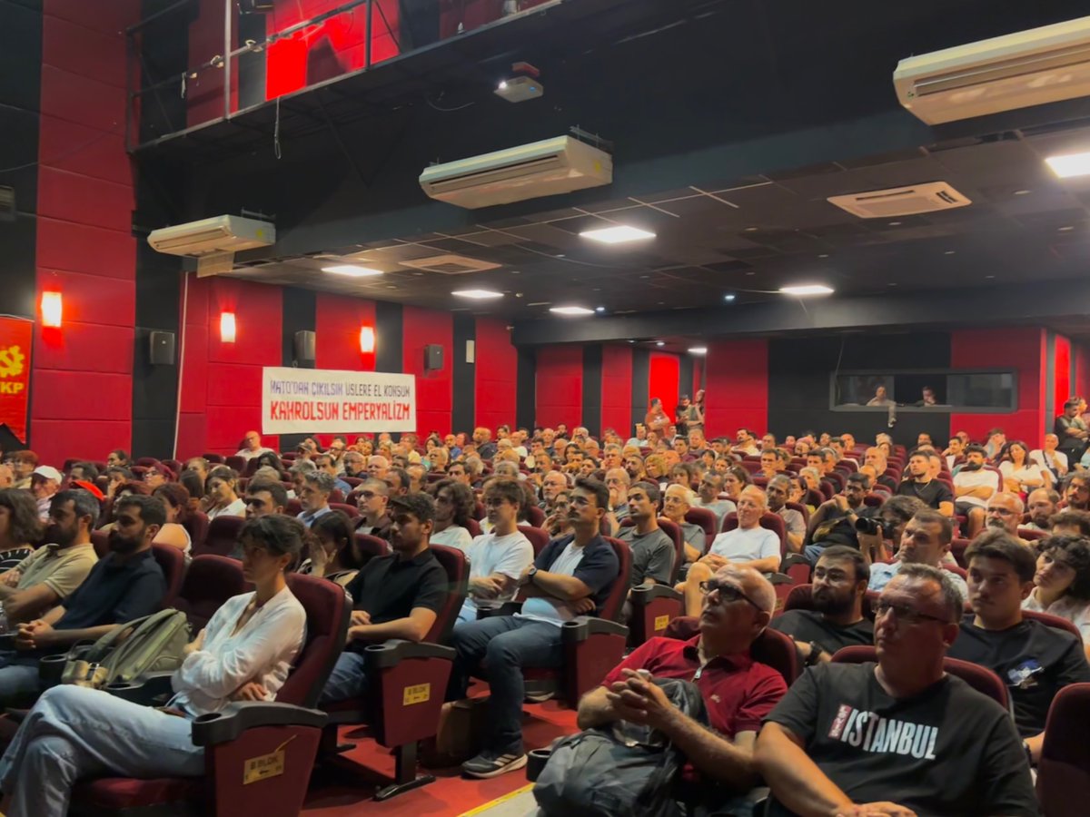 tkpninsesi's tweet photo. İzmir Nâzım Hikmet Kültür Merkezi’nde TKP Genel Sekreteri Kemal Okuyan’ın katılımıyla etkinlikte bir araya geldik.

Okuyan, sunumunda NATO’nun Türkiye’ye verdiği zararları, NATO'culuğun tarihini ve tamamlanan zirvenin arka planını anlattı. @IzmirTkp https://t.co/Ipf8Fo6ba2