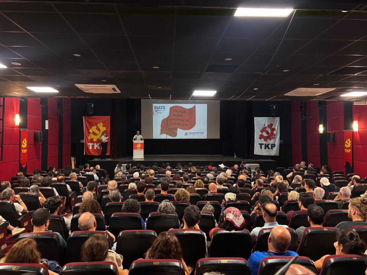 tkpninsesi's tweet photo. İzmir Nâzım Hikmet Kültür Merkezi’nde TKP Genel Sekreteri Kemal Okuyan’ın katılımıyla etkinlikte bir araya geldik.

Okuyan, sunumunda NATO’nun Türkiye’ye verdiği zararları, NATO'culuğun tarihini ve tamamlanan zirvenin arka planını anlattı. @IzmirTkp https://t.co/Ipf8Fo6ba2