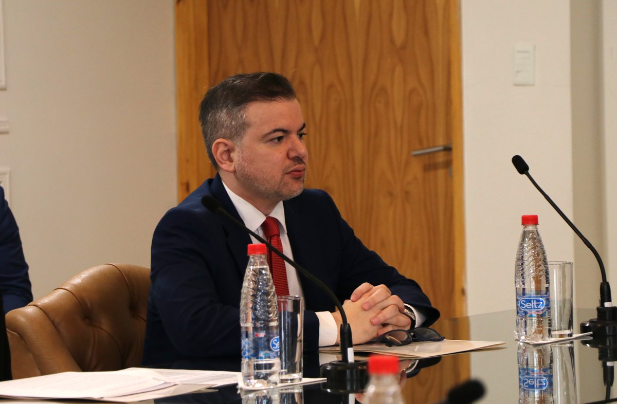ANEAES_Paraguay's tweet photo. 📌 ANEAES PARTICIPÓ EN REUNIÓN DE LA COMISIÓN ESPECIAL DE INVESTIGACIÓN DEL SENADO.

El presidente de la ANEAES, Dr. @jose_duartep  participó de la Comisión Especial de Investigación (CEI) de la Honorable Cámara de @SenadoresPy, en el marco de la Reunión Ordinaria N° 02/2026, presidida por el senador @patrick_kemper.

El encuentro tuvo por objeto que el presidente de la Comisión y sus miembros realizaran las consultas que consideraran pertinentes en el marco de la investigación sobre la emisión, comercialización y utilización de títulos, diplomas y certificaciones de educación superior, formación técnica, profesional y de posgrado, presuntamente falsos o irregulares.