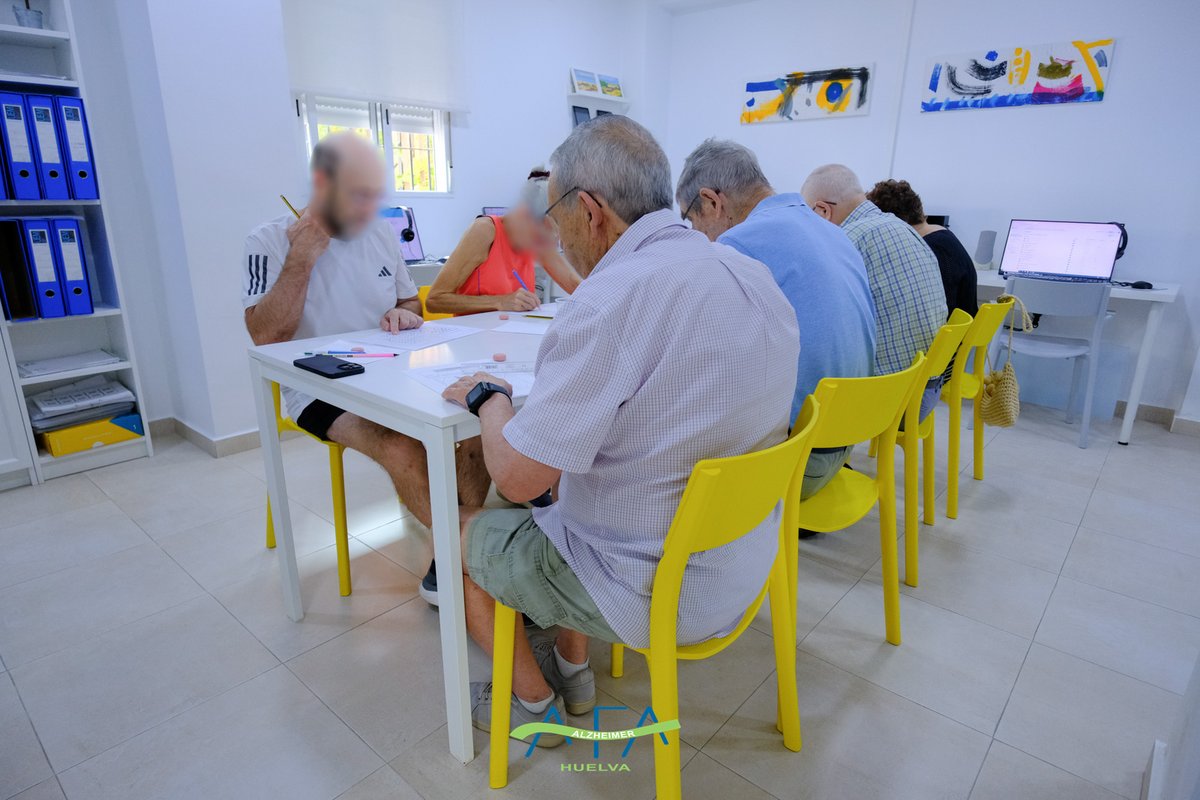 AFAHuelva's tweet photo. Trabajo constante que desarrollamos día a día en las distintas salas y talleres del Centro de Día, en Terapias No Farmacológicas y en la Unidad de Entrenamiento de #Memoria.
#AFAH #alzheimer #Huelva #Diaadia https://t.co/6S34ujWNfp