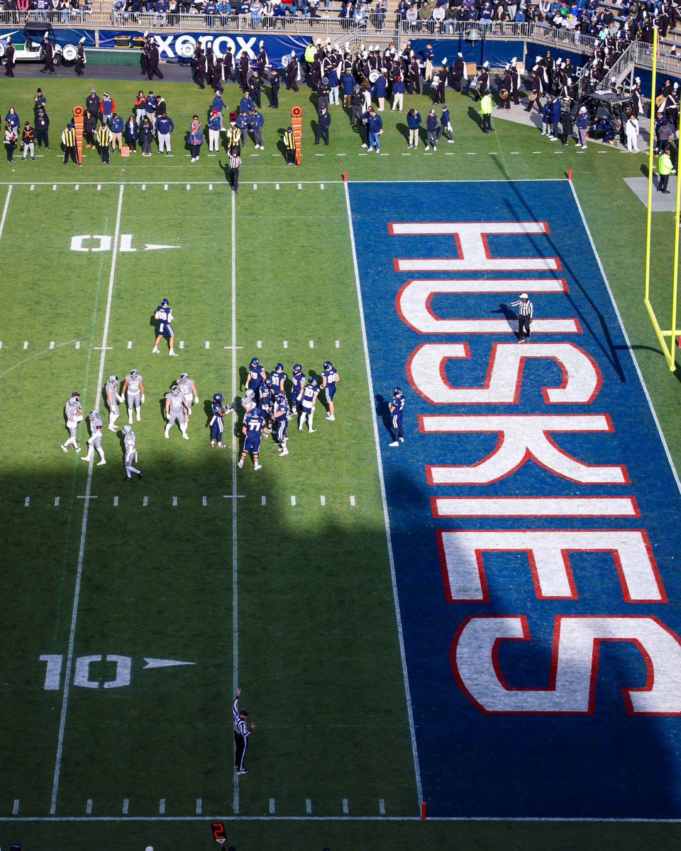 UConnHuskies's tweet photo. Football season is just around the corner! 🏈 👀

Get season tickets now at https://t.co/GKYlmfMQ9x https://t.co/NGf8MavuL4