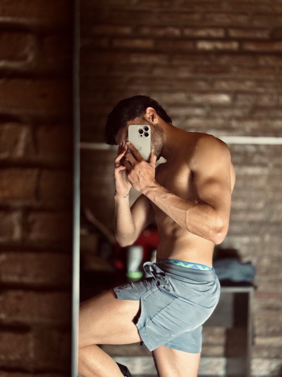lucassaucedok's tweet photo. Vamos bien 💪🏼😍
#gym #guy #boy #body #gaycrusing https://t.co/nBM7bimadI