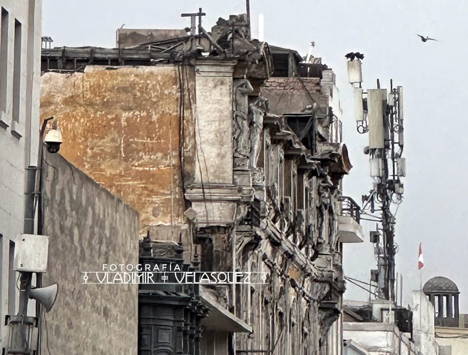 limantigua's tweet photo. Postales de Lima - Siglo XXI
El paisaje arquitectónico de Lima, la “Ciudad de los Reyes”.
Fotografías 📸 Vladimir Velásquez
#CentroHistoricoDeLima #prolima #RenzoReggiardo #LuisMartinBogdanovich #CiudadDeLosReyes https://t.co/VAPKkehRi2