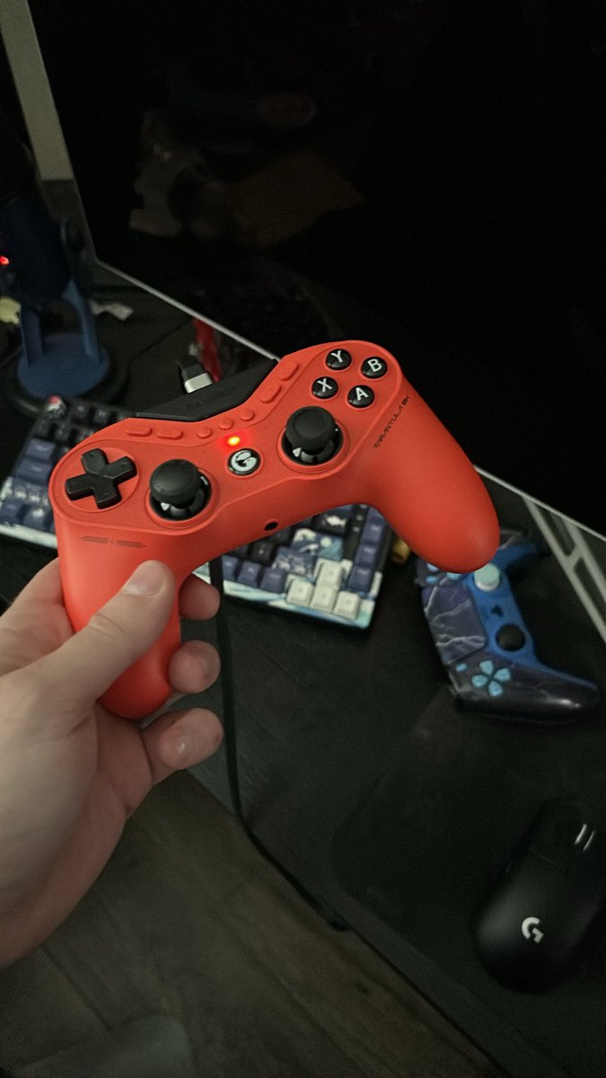 NickeZoid's tweet photo. The tarantula 8k finally came in and feels great https://t.co/BHbYcA0N8k