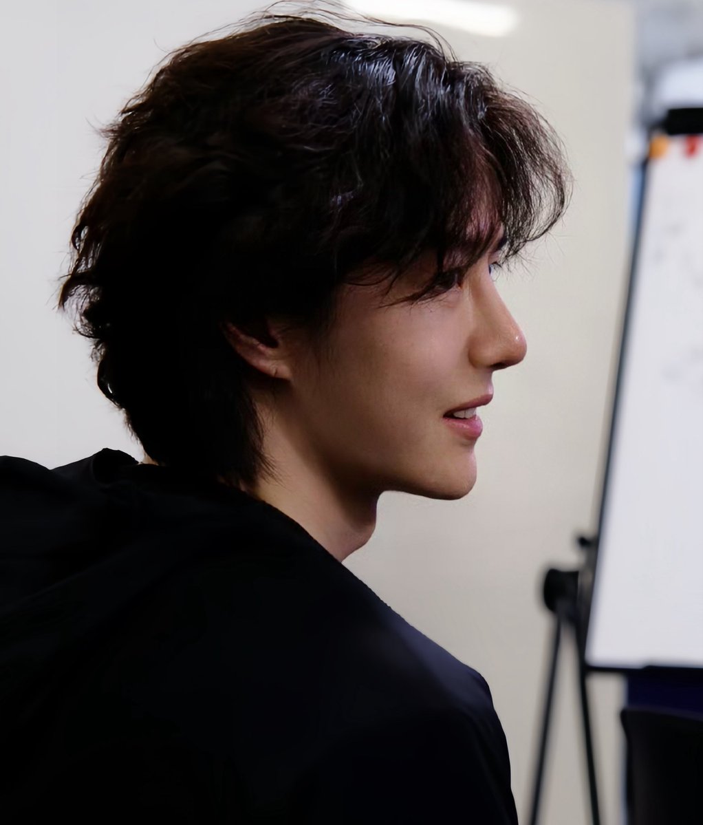 NARABZ83's tweet photo. ใบหน้าด้านข้างคือเอาตุยนะ หล่อมากอะ คิ้ว ตา จมูก ปาก คาง นี่มันเทวดาชัดๆ😳🫶🏻 https://t.co/U8iSSlrE4t