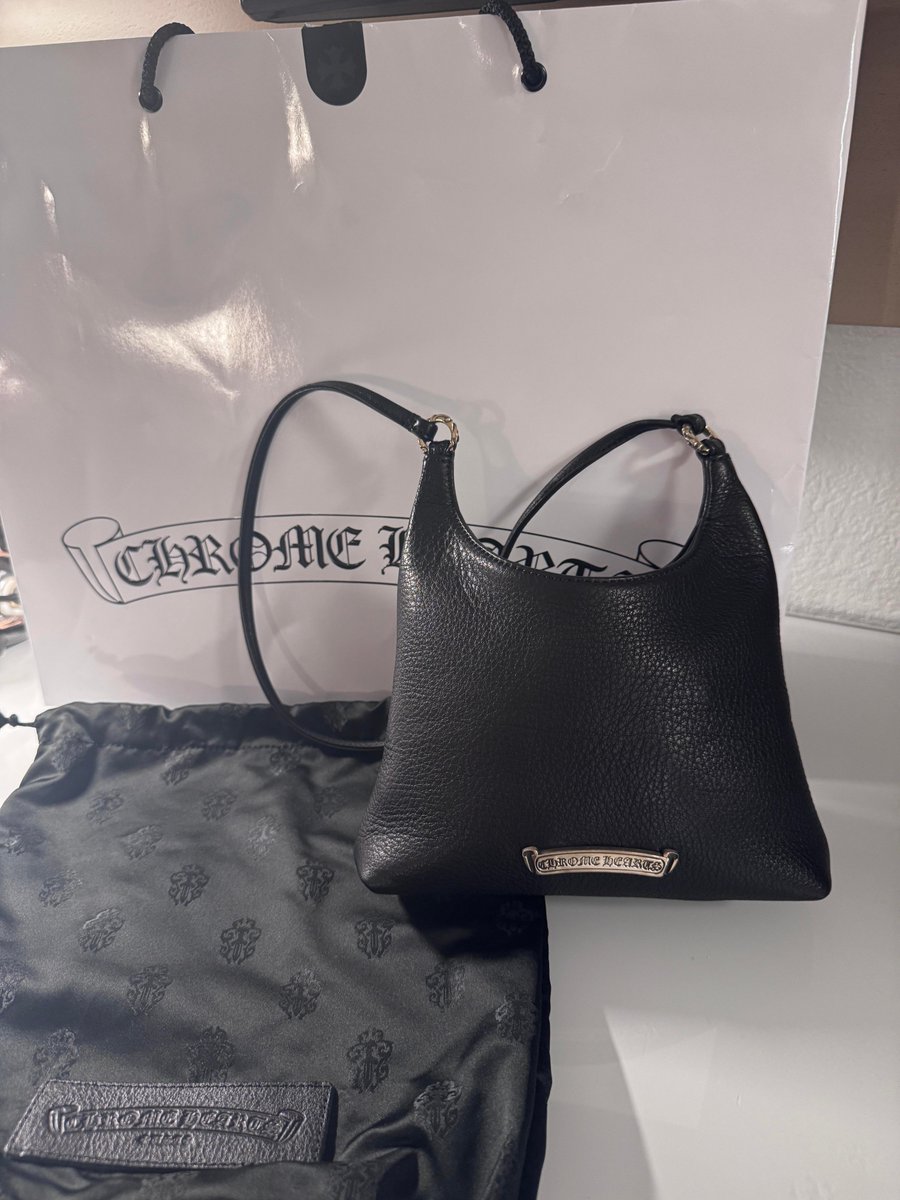 xbrainxsurgeryx's tweet photo. This is my first time buying a Chrome Hearts bag. I’m not sure if it really suits me, but as long as I’m happy, that’s what matters. 😊✨ https://t.co/TSRxhLUYDr