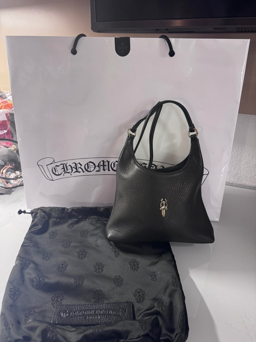 xbrainxsurgeryx's tweet photo. This is my first time buying a Chrome Hearts bag. I’m not sure if it really suits me, but as long as I’m happy, that’s what matters. 😊✨ https://t.co/TSRxhLUYDr