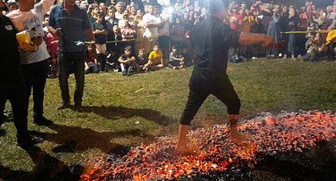 chereraugo's tweet photo. Vos te reís, pero los paraguayos caminamos sobre fuego. 
¿Podrán? https://t.co/k2CqISXJtD
