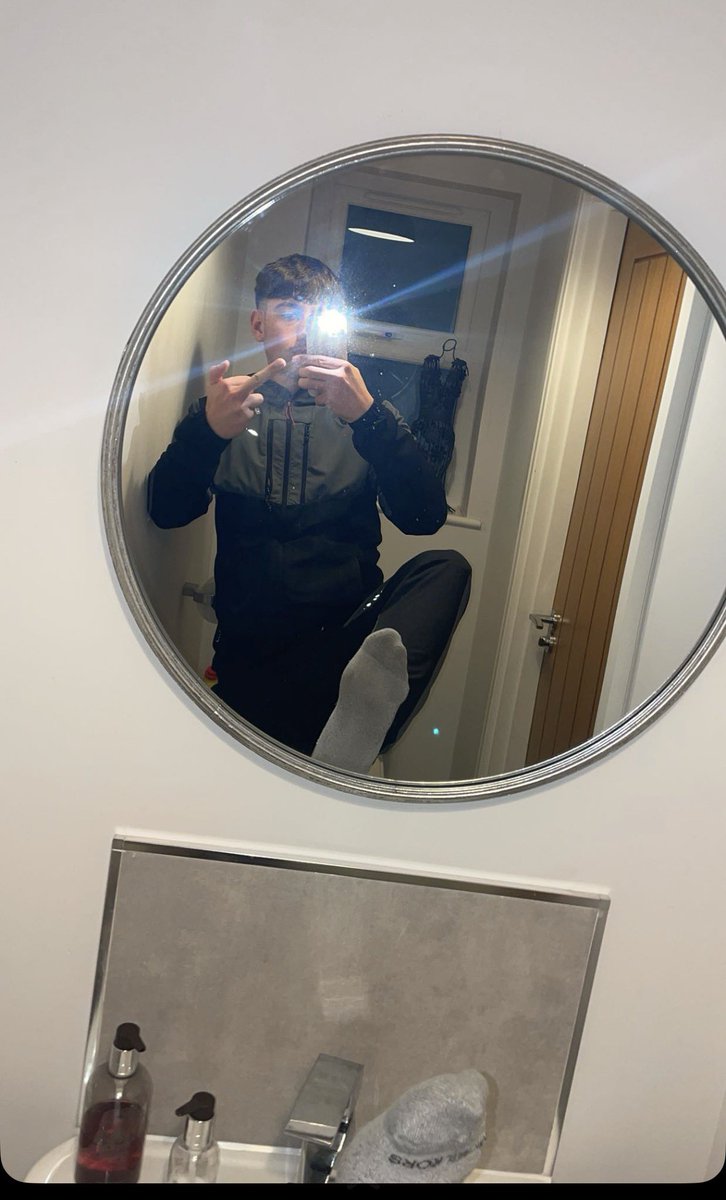 KingCon332's tweet photo. King needs a footstool now which fool is gonna get the first send in😈. 
#findom #uk #scallymaster https://t.co/XvNJKX0nBV