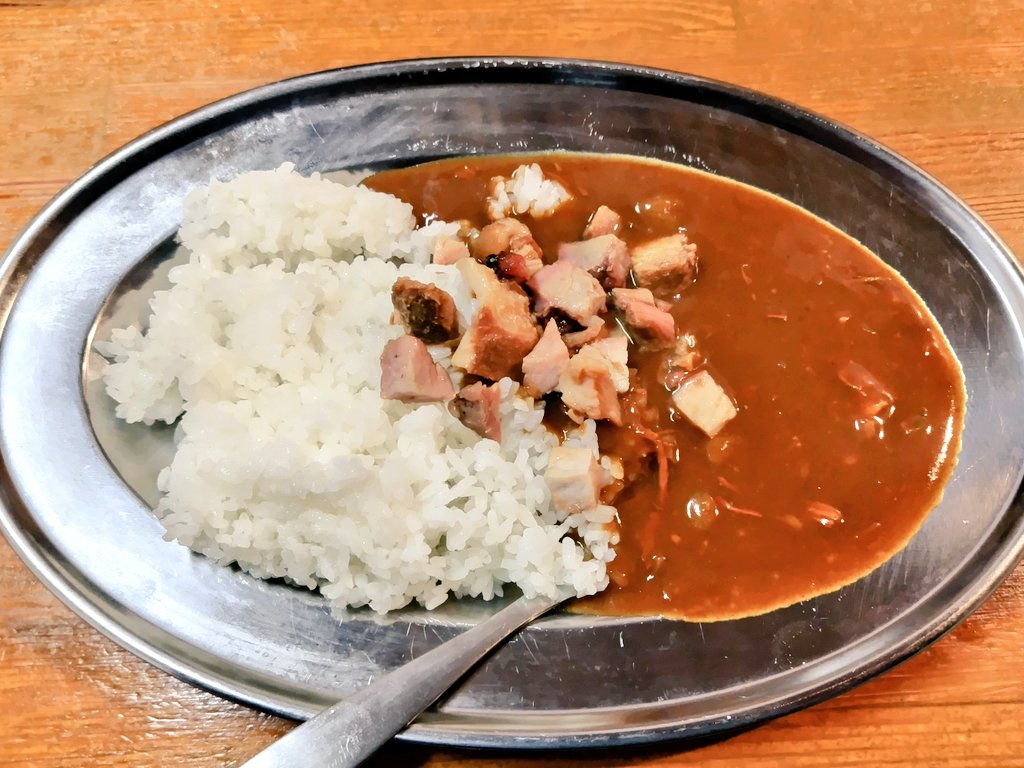 syumai55319706's tweet photo. 郡山市の #白河ラーメンやまだ さんで国産地鶏中華そば⇒にんにくラーメン変更とカレーを頂きました🍜

コシのある手打縮れ麺に🧄がガツンと効いた鶏のふくよかな旨味とコクのある醤油のスープ、旨味の凝縮したチャーシュー🤤

刻みチャーシュー入りのスパイシーな出汁🍛

ご馳走様でした🙇
#ラーメン https://t.co/AmtZrGtPlb