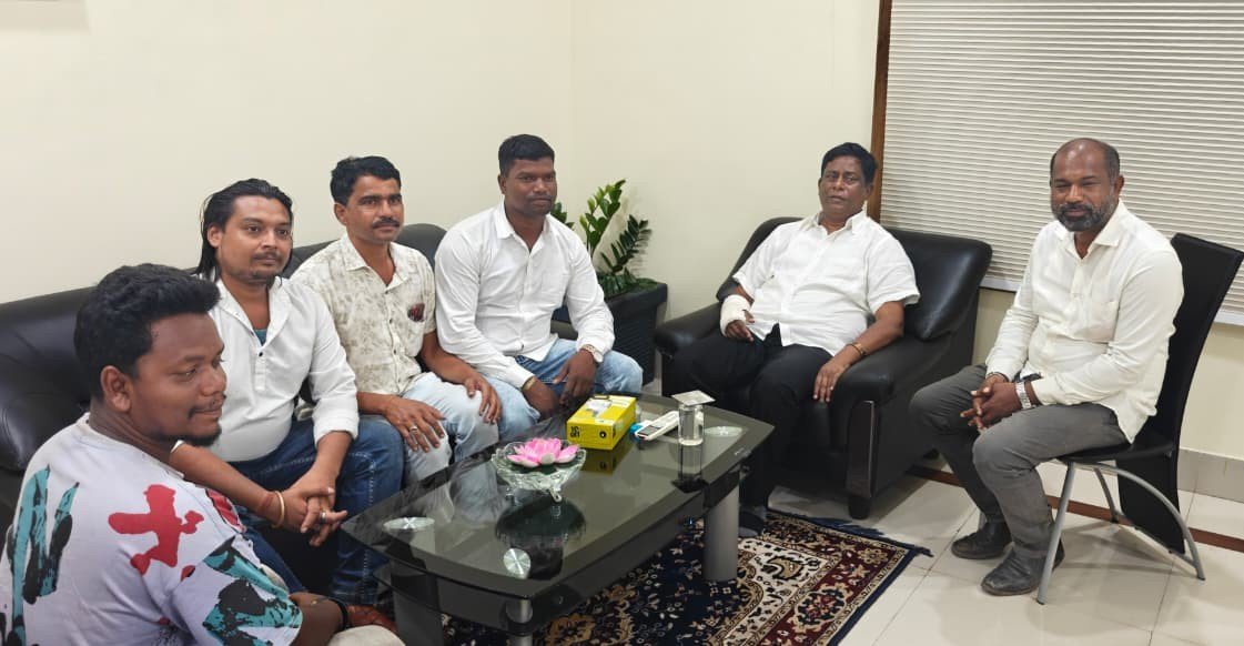 BurmaSanjay's tweet photo. କେନ୍ଦୁଝର ସର୍କିଟ ହାଉସଠାରେ ଜିଲ୍ଲା ଯୁବ ଓ ଛାତ୍ର ଜନତା ଦଳର କର୍ମକର୍ତ୍ତା ମାନଙ୍କ ସହିତ ସାଙ୍ଗଠନିକ ସମ୍ପର୍କରେ ଆଲୋଚନା।

#Odisha #BJDDigitalWing #bjd @Naveen_Odisha @bjd_odisha https://t.co/EiQSAdlEcC