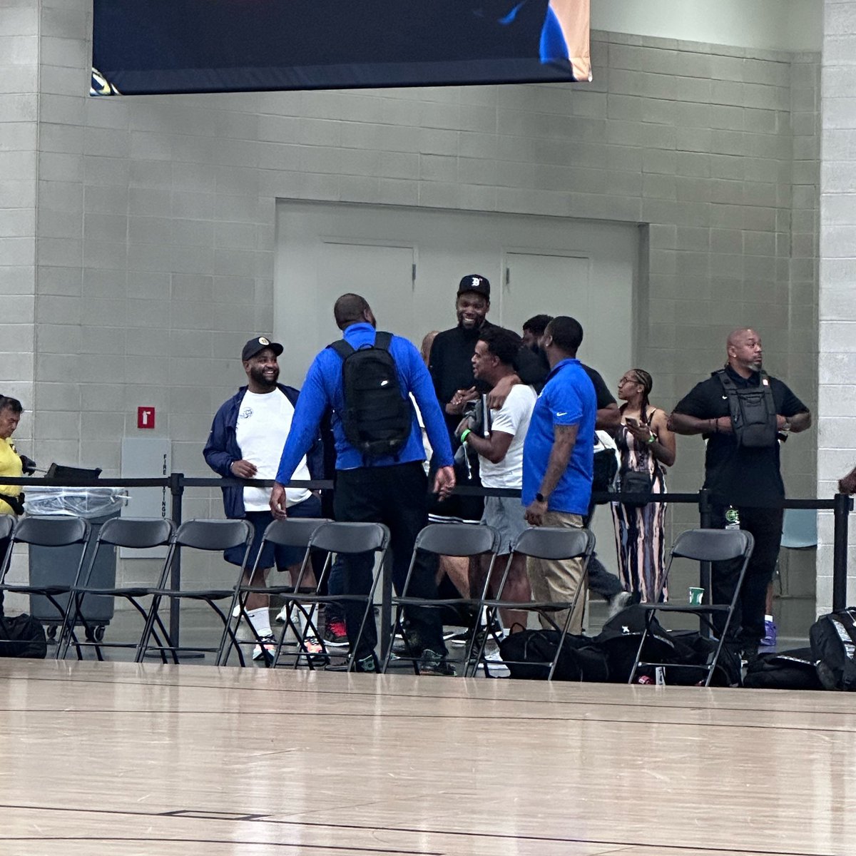 CoachElkin's tweet photo. Cool to see so many NBA players past &amp; present here supporting their teams at @NikeEYB here in Las Vegas. https://t.co/UfOPYid34Z