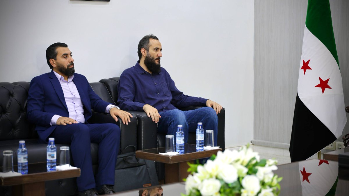 SyMOAD's tweet photo. وزير التنمية الإدارية يبحث مع محافظ دير الزور سبل تعزيز التكامل الإداري ومسارات رفد المحافظة بالكفاءات الوطنية

#الجمهورية_العربية_السورية 
#وزارة_التنمية_الإدارية 
#التحول_المؤسسي_الشامل https://t.co/Eg98XNvZ7e