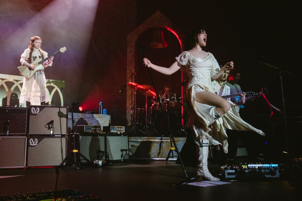 masonicdet's tweet photo. Nothing matters except this night ✨

@LastDinnerParty

📸: Jon Bryant https://t.co/QXbknbH7zo