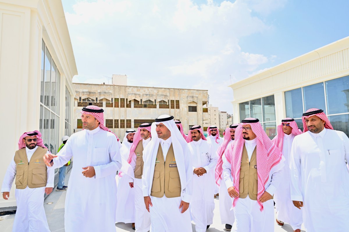 majedhogail's tweet photo. في #الباحة.. كل مشروع يفتح بابًا لمستقبل أجمل ..

اليوم دشّنا مشاريع تنموية تتجاوز 1.67 مليار ريال، تعزز السياحة، وتجذب الاستثمار، وتولد فرص العمل، وترتقي برفاهية المجتمع، وتلبي تطلعات سكان المنطقة وزوّارها ..

حين تُبنى المدن بعناية.. يزدهر الإنسان أولًا 🇸🇦 https://t.co/9N15VYpI28