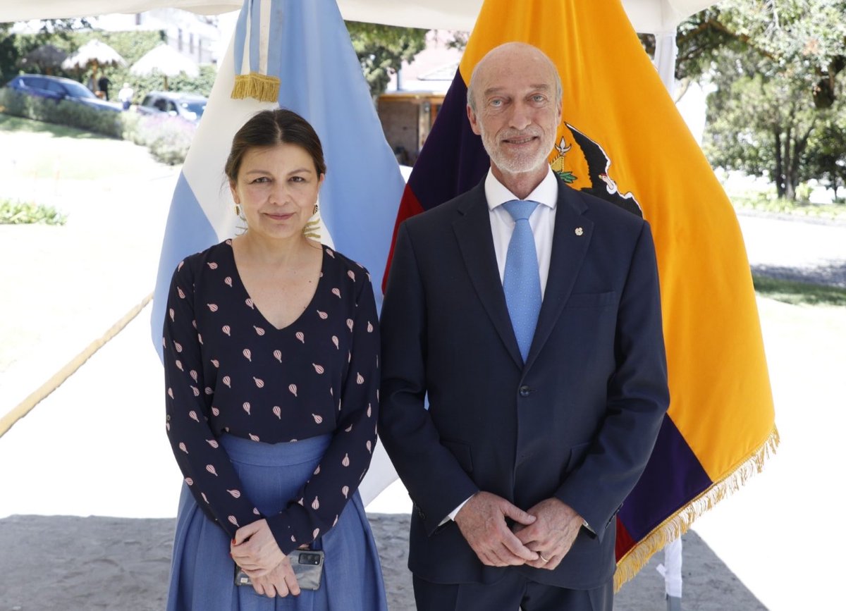 CancilleriaEc's tweet photo. La @CancilleriaEc participó en la conmemoración del 210.º Aniversario de la Independencia de Argentina, reafirmando los históricos lazos de amistad y cooperación que unen a ambos países.

En representación del canciller @robertokuryec, el viceministro de Movilidad Humana, Saúl Pacurucu, participó en el acto protocolario, donde se destacaron los avances en diálogo político, conectividad y comercio, pilares de una relación bilateral dinámica y estratégica.

Ecuador ratifica su compromiso de seguir fortaleciendo la cooperación con Argentina en favor del desarrollo y la integración regional.