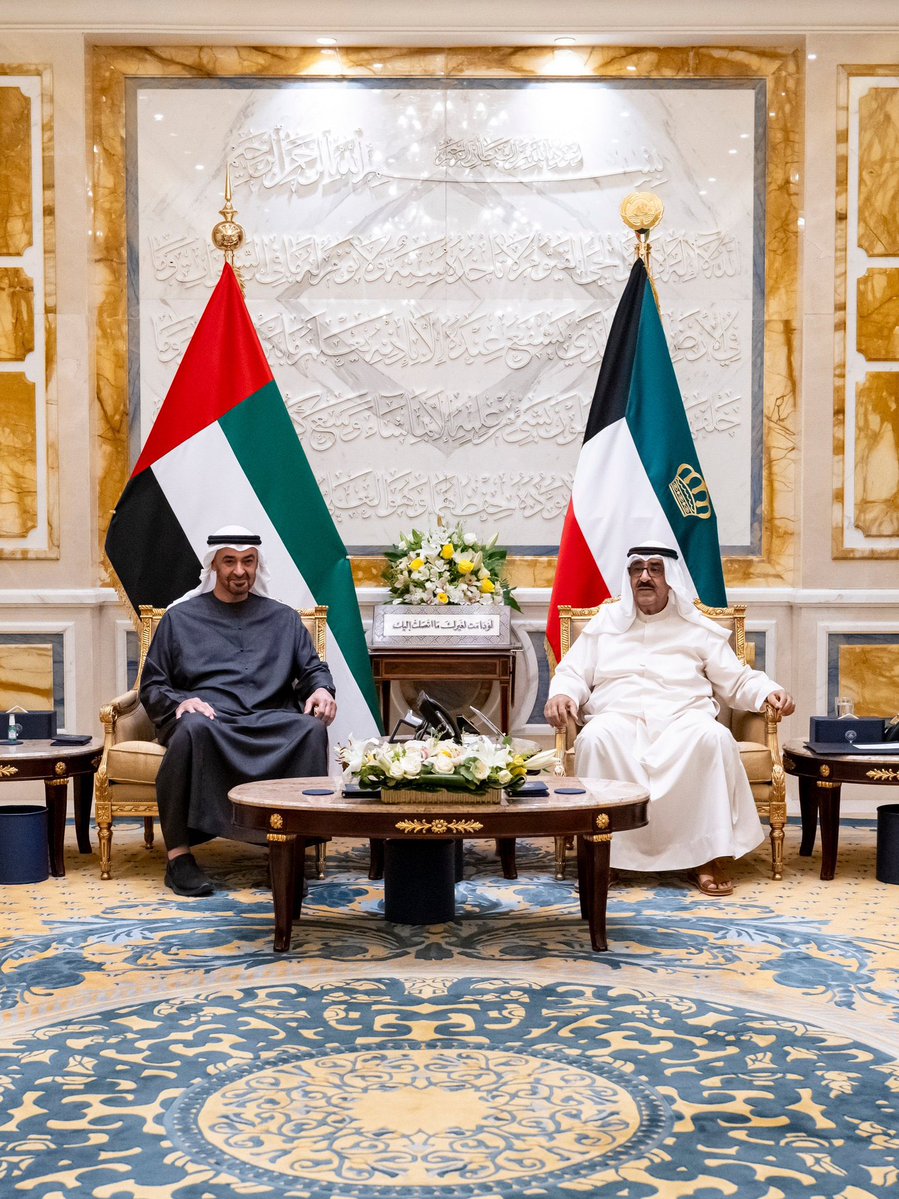 gang_uae's tweet photo. في الفجر .. الكويت تواجه الصواريخ الإيرانية وتصدت لها 

وفي الصباح .. الشيخ محمد بن زايد يصل إلى الكويت

هذه الأخوة التي تُرى بالأفعال، هكذا تكون المواقف 🇦🇪♥️🇰🇼 https://t.co/3OOBkreX35
