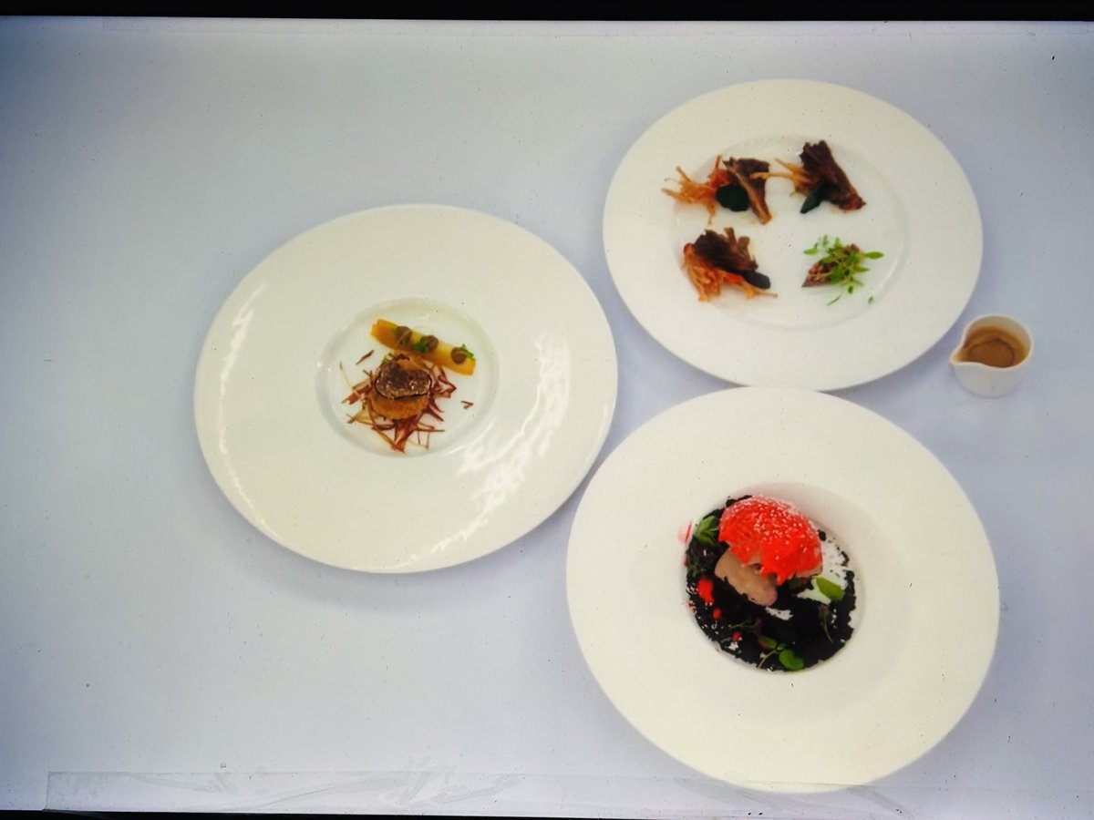 ladyhuneybee's tweet photo. I want this level of cooking some day 🥺🙏 hope the universe listens #Masterchef https://t.co/PxeenH25HI