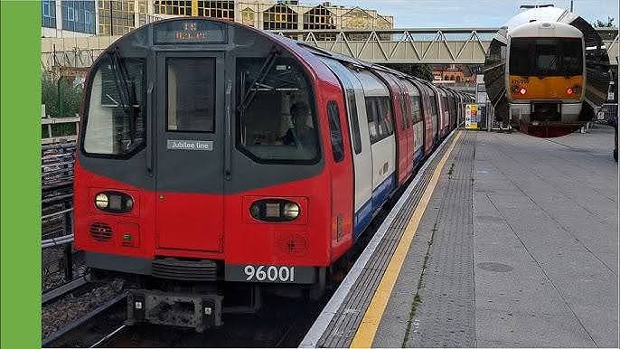 Londontubetrain's tweet photo. Been two years now since im support London underground ad im been on them all this i choose them nd find them as well and im happy be with them and i love them all I love supporting them they make me smile and happy  #londonunderground #londonundergroundtrain https://t.co/YP0w2Ax1vt