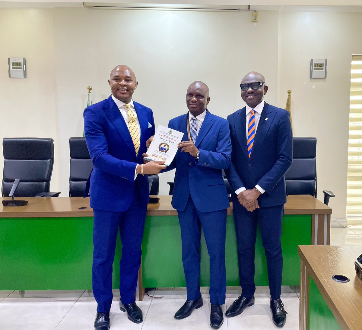 cibnigeria's tweet photo. The President/Chairman of Council, Dr. Dele Alabi, Ph.D., FCIB, @droladelealabi welcomed the leadership of the Association of Corporate Affairs Managers of Banks (ACAMB), led by its President, Mr. Babajide Sipe, FCIB for a courtesy visit.

#CIBN #ACAMB #BankingExcellence https://t.co/3ptWmmT7st