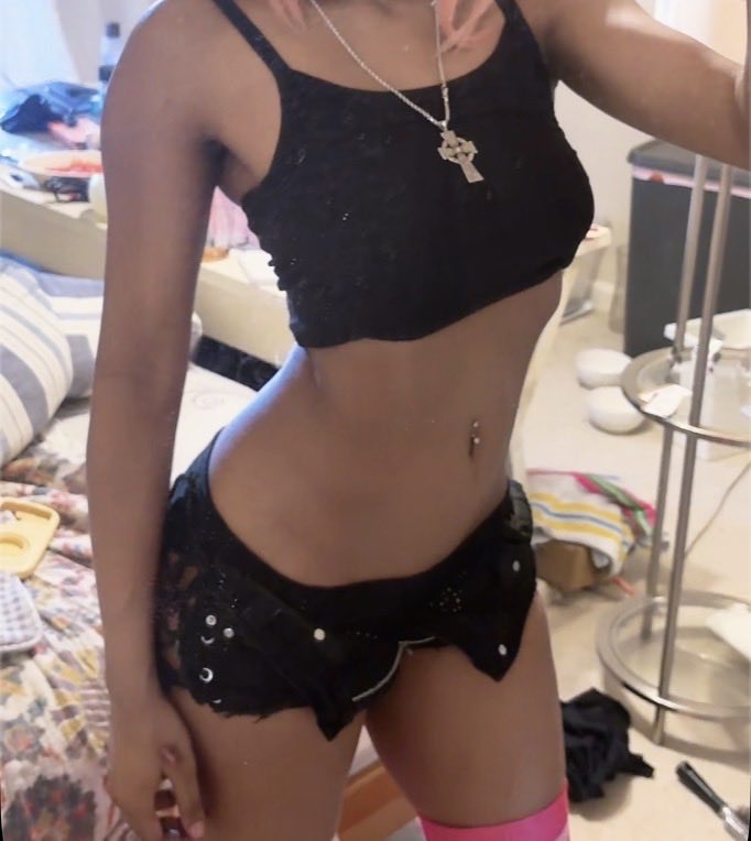 mimipvk's tweet photo. am getting so thin but am still average for my height O__O https://t.co/goam7GeaDo