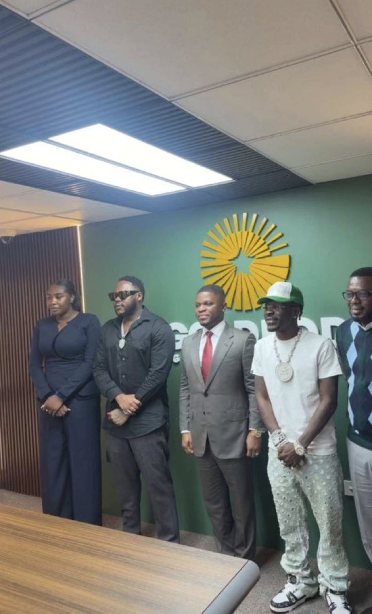 Amgsarkcess's tweet photo. Shatta Wale really?💔 https://t.co/pFpmdl7I1V