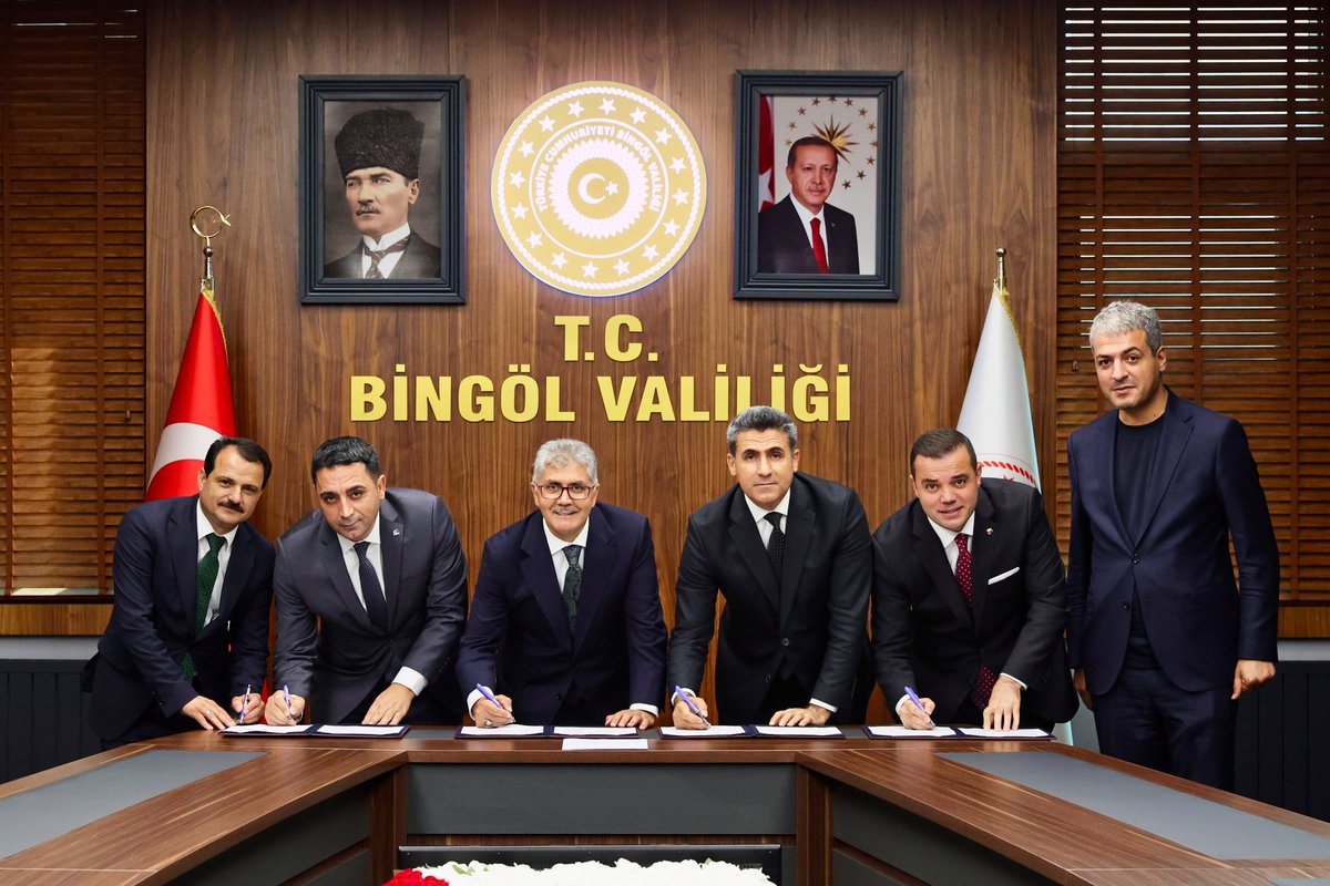 firatkalkinma's tweet photo. Bingöl Valisi Cahit Çelik başkanlığında düzenlenen törenle Ajansımız, Bingöl İl Özel İdaresi, Bingöl Belediyesi, Bingöl Ticaret ve Sanayi Odası arasında "Bingöl Üretim Odaklı Girişimcilik Atölyeleri Projesi" protokolü imzalandı.

Bingöl İŞGEM'de 13 yeni üretim atölyesi kurulacak. https://t.co/hcoQtpmYAU