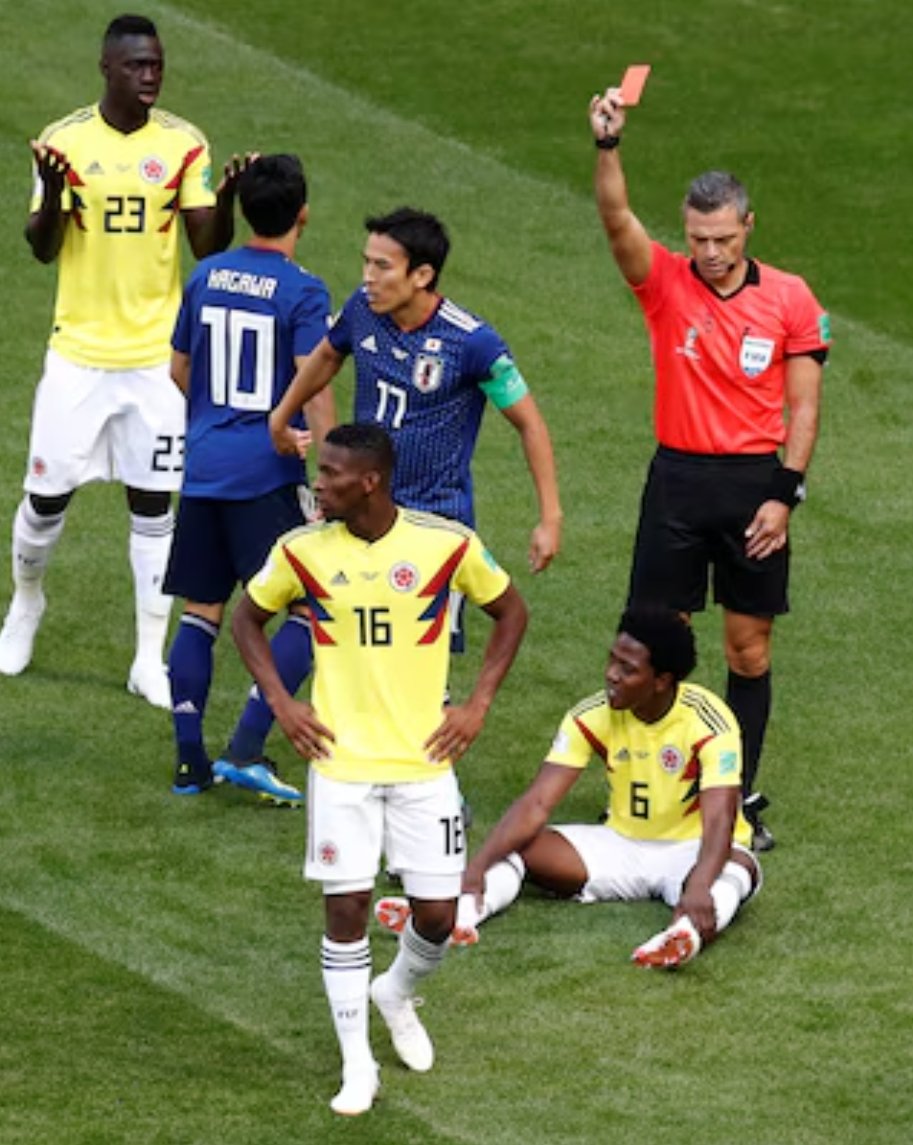 EnzinhoFernande's tweet photo. Tras la derrota 2-1 ante Japón en el debut de Colombia en el Mundial de Rusia 2018, Carlos Sánchez dio la cara por su expulsión y asumió la responsabilidad sin buscar excusas.

"Pedirle disculpas a todo el pueblo colombiano, fue una jugada muy rápida. Asumo toda mi culpa." https://t.co/sEawxVltRN
