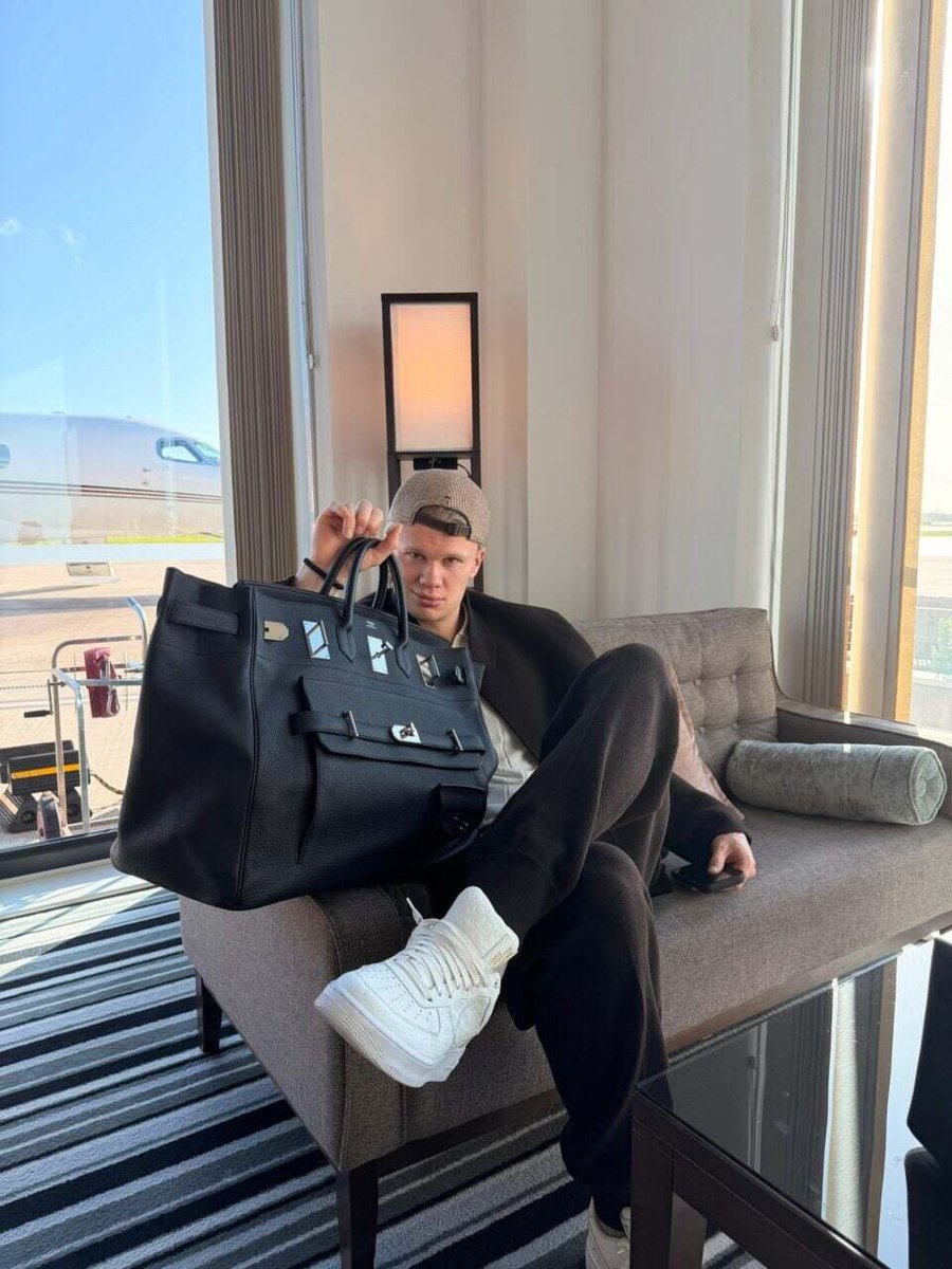 ComplexStyle's tweet photo. We need to talk about Erling Haaland’s bag collection 😮‍💨👜 https://t.co/KJhJgGinJU