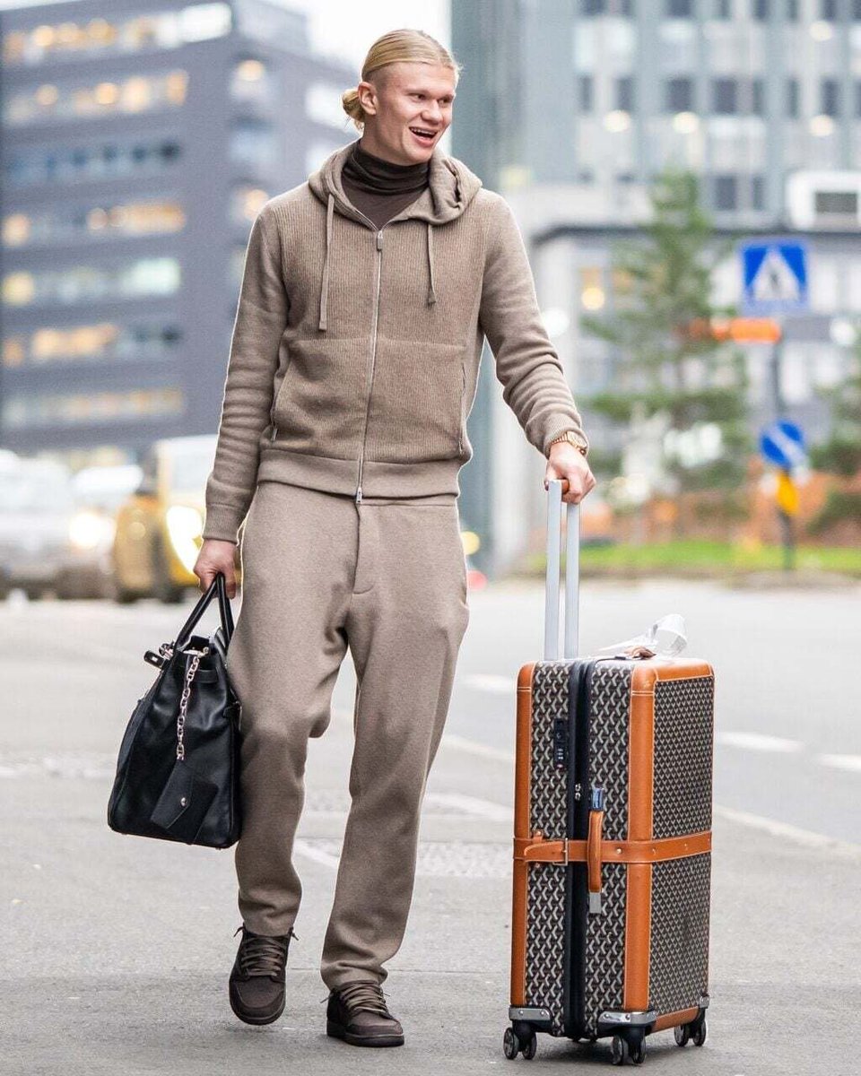 ComplexStyle's tweet photo. We need to talk about Erling Haaland’s bag collection 😮‍💨👜 https://t.co/KJhJgGinJU