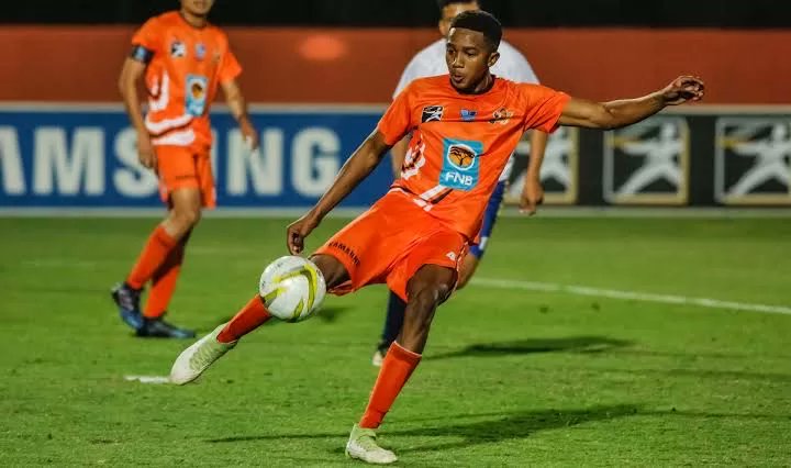 DiskiVoice's tweet photo. Dear @KaizerChiefs... 😄
Just leaving this here... @VarsityDiski starts soon. 😊⏳
You never know who you'll discover next... 😉
#Iyachesa #VarsityFootball https://t.co/QiuaVWTZHm