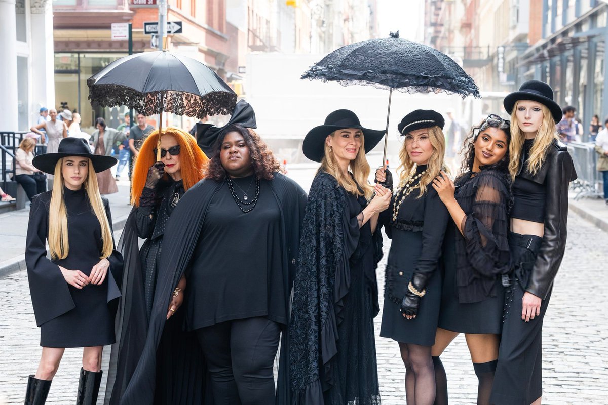 AHS_FRA's tweet photo. Witches are back ! 🧙🏼‍♀️👑 #AHS #AHS13 https://t.co/zrnyVVjfJy