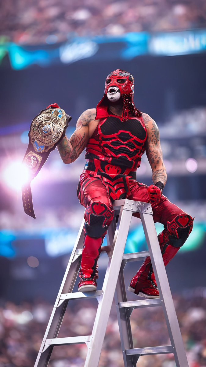 FATU889's tweet photo. بطل القارات في WWE، بينتا، ليس غريبًا على الحلبة السداسية، إذ سبق له المنافسة عليها خلال فترة مشاركاته في AAA. كما اشتهرت حلبة TNA Wrestling أيضًا باستخدام الحلبة السداسية.

سُئل بينتا عمّا إذا كان يفضل الحلبة السداسية أم الرباعية.

فأجاب: «الحلبة السداسية، بالتأكيد». https://t.co/ByOGVDmMKO