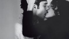 CaosualidadX's tweet photo. Kiss me https://t.co/LwHHanewlL