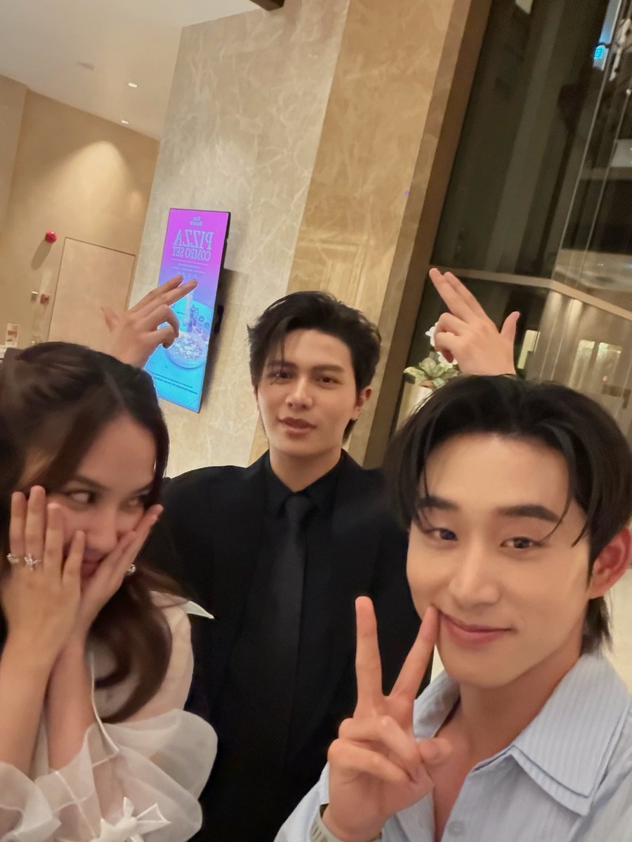 Ani_We_'s tweet photo. @EstRvp When this happened 😭😭😭😭 
always EST no 1 SUPPORTER 

Tell me the full.... FLASHBACK 🔥 

SAME FEELING FREEN HAVING LITERALLY 🫣😑

WILLIAM FLASHBACK SOLO
#FlashbackWilliamjkpMV
#Williamjkp https://t.co/B88xavM0EK