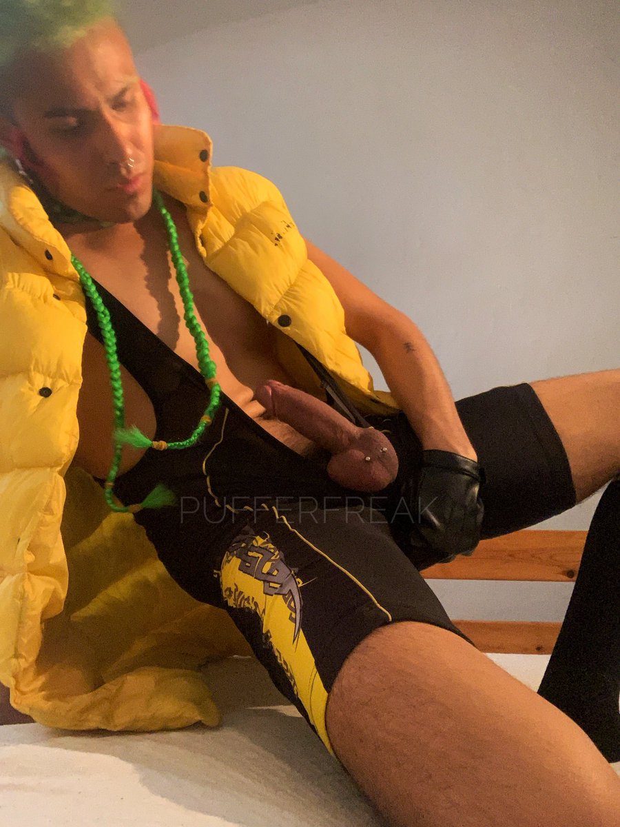 thepufferfreak's tweet photo. i know we should have been fighting but it’s better if you suck my dick instead💛😈☣️
#downjacketvest #shinynylongear #puffyjacket #scallywag #punkboy #gayguy #gayboy https://t.co/NbqLrBR0Zh