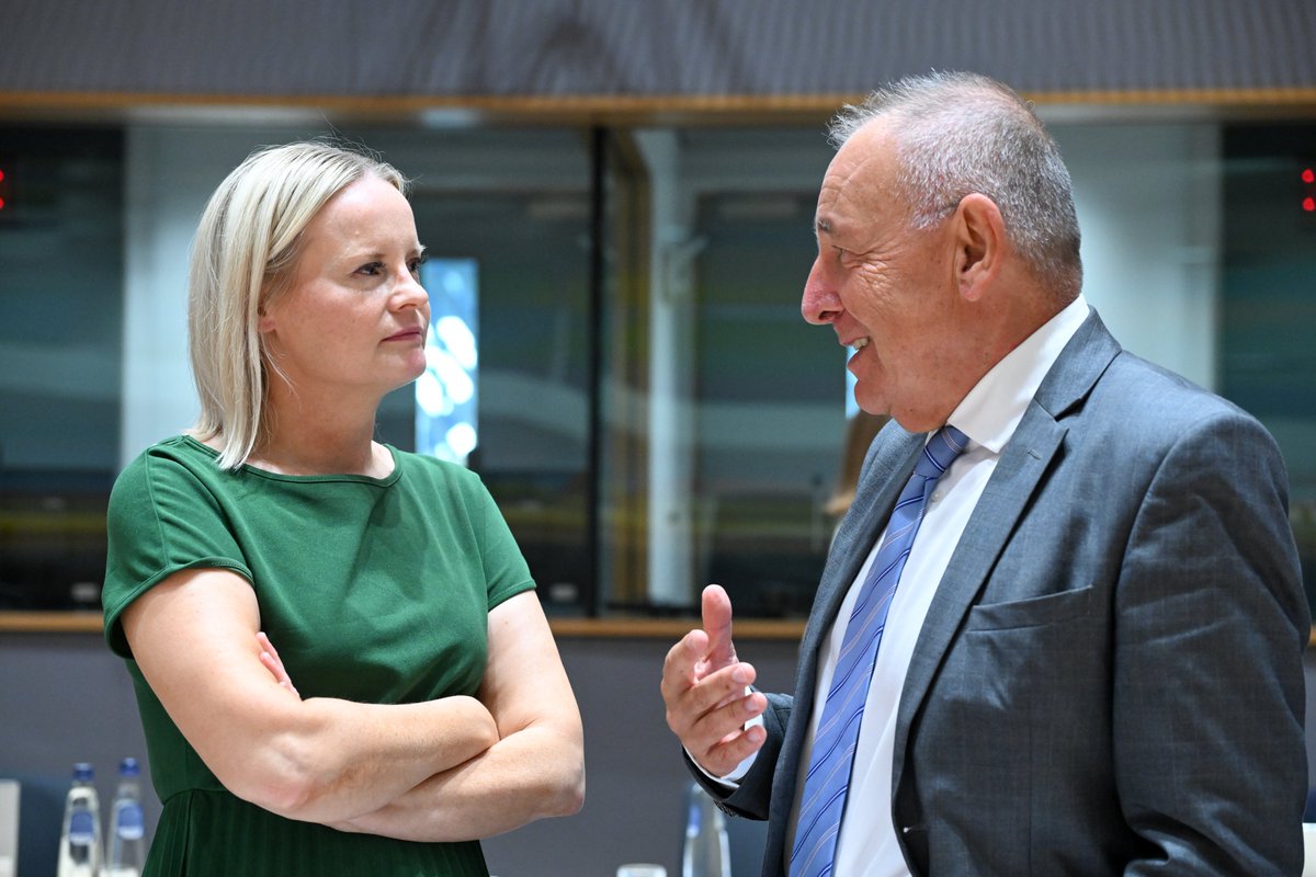 EUCouncil's tweet photo. #Eurogroup | Today, euro area finance ministers agreed their work programme until June 2027.

Ministers also issued statements on:
📊 the euro area fiscal stance
💳 digital finance
🇦🇹 Austria’s draft budgetary plan for 2027

More 🔗 https://t.co/1slfn9KxvE https://t.co/lUPIAE3ax9