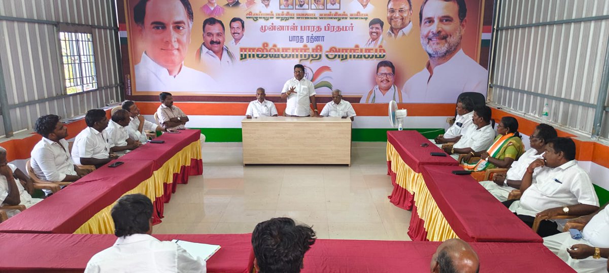 SELVAMKSTKSSRI1's tweet photo. காங்கிரஸ் சார்பில் ஊழல் ஒழிப்பு இயக்கம்"இலஞ்சம் தவிர், 
நெஞ்சம் நிமிர்"முழக்கத்துடன்  பொதுமக்களிடம் விழிப்புணர்வு ஏற்படுத்த கையெழுத்தியக்கம் நடத்த ஆலோசனை கூட்டம் விழுப்புரம் மாவட்டகாங்கிரஸ் தலைவர்
செ.சிவா தலைமையில் நடைபெற்றது.மாவட்ட ஓபிசிதலைவர் க.சுப்ரமணியசெல்வம் கலந்து கொண்டார். https://t.co/ZURV5TXdTj