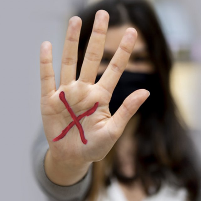 AcervoCharts's tweet photo. Projeto que cria tornozeleira eletrônica rosa para agressores de mulheres foi aprovado por unanimidade na Alerj. https://t.co/6sBh4BJCBZ