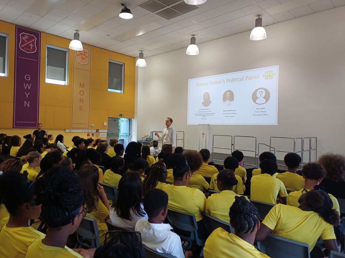 bonus_pastor's tweet photo. As part of today’s CPL Drop Down Day, our Year 9 students took part in an engaging political panel discussion.
#CPL #Year9 #StudentVoice #Citizenship #Democracy #LearningBeyondTheClassroom https://t.co/cDGUIq0NEK