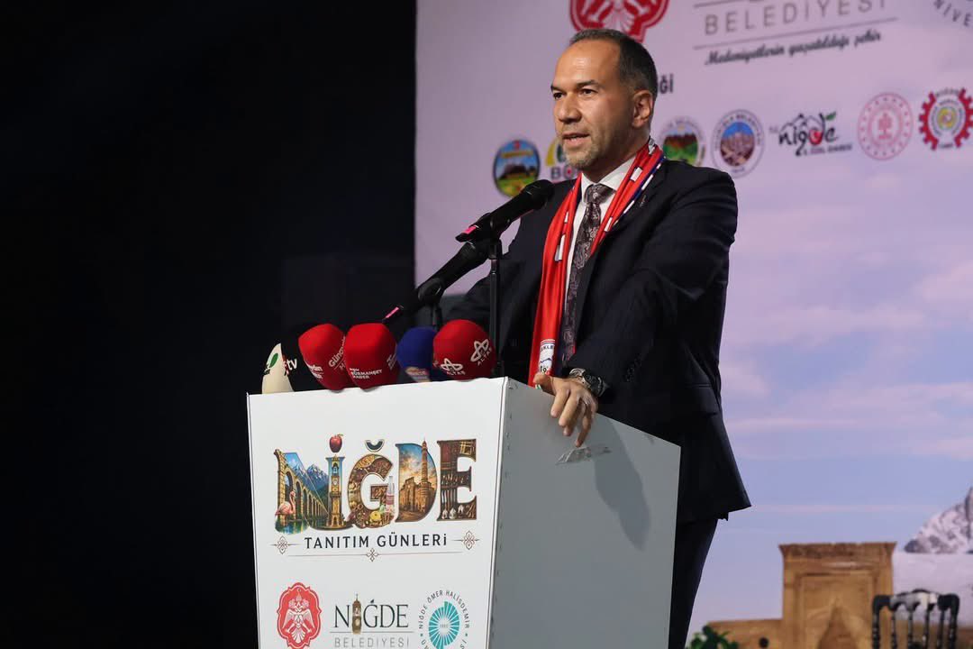 baskanozdemirr's tweet photo. İstanbul’da Niğde havası esmeye resmen BAŞLADI 😎

Niğde Tanıtım Günleri

🗓️ 09-12 Temmuz 2026
📍 Atatürk Havalimanı Millet Bahçesi’nde 🙋🏻‍♂️

Tüm hemşehrilerimizi ve Niğde’nin kültürünü yaşamak isteyenleri bekliyoruz ☺️ https://t.co/MDGkccq7Fq
