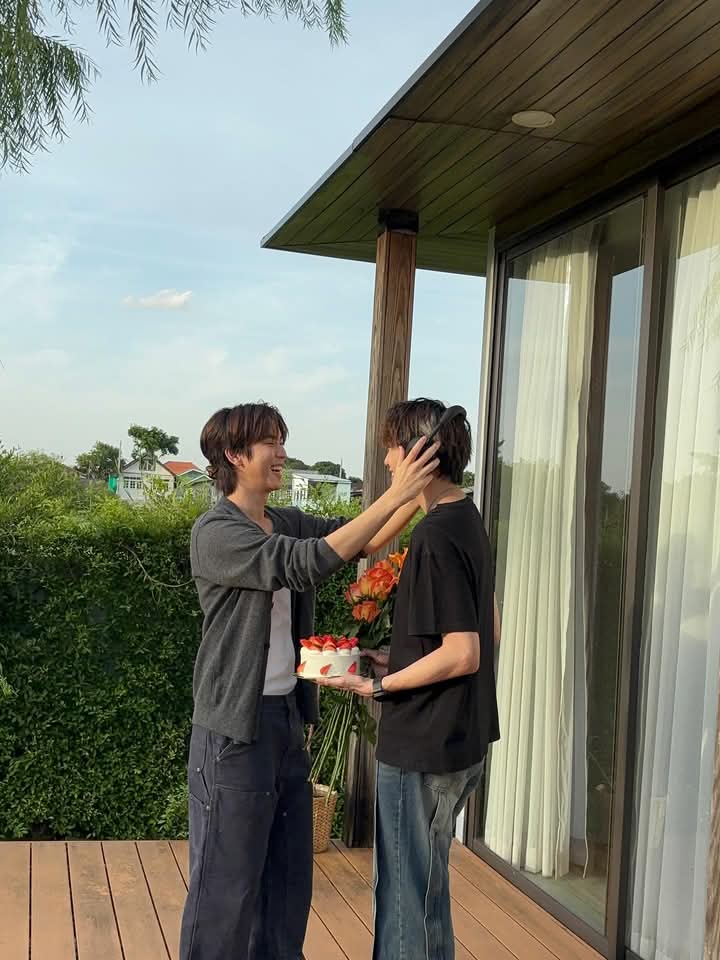 KhantEi44610's tweet photo. I'm really excited to see what surprises this year will bring🤭

LETTER LOVE TO BOUN

#BBSamSibEtYoungJaew
#bb0un https://t.co/yTZ2J1ahu3