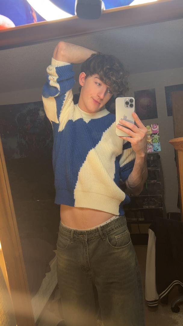 billyglen82's tweet photo. If this doesn’t get me a date I’m retiring the sweater.
Proudly gay &amp; showing midriff, what more do you want?

#gaybar #austrailiagay https://t.co/Y5G2zxcV5N