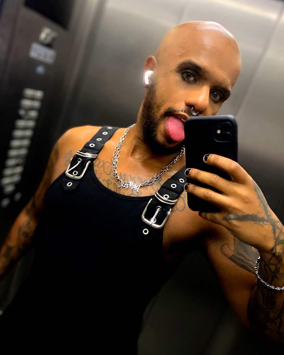 spooogui's tweet photo. 𝕭𝖑𝖆𝖒𝖊 𝖒𝖞 𝖊𝖌𝖔✨ https://t.co/3mB5IHdvCv