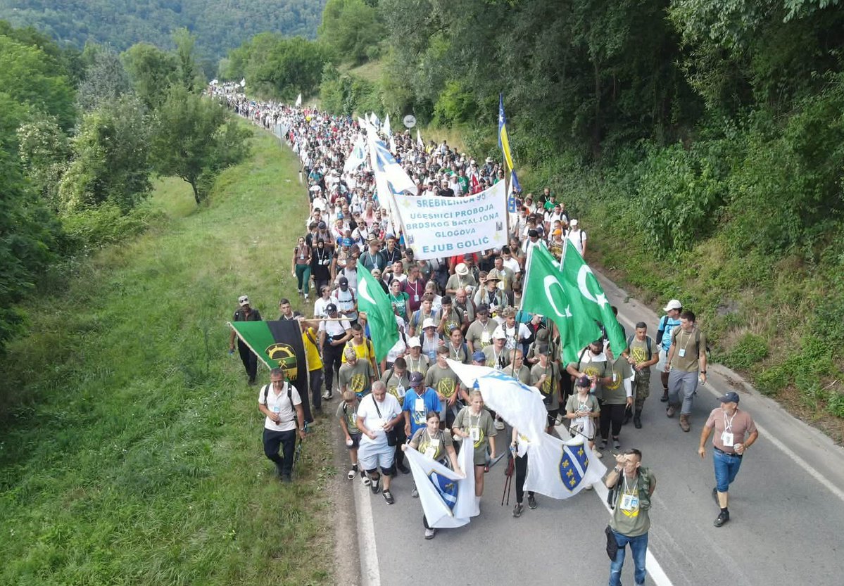 cirijab43791's tweet photo. Marš mira 2007 (with 2000 participants)
Marš mira 2026 (with 6000 participants)

Lilies are flying in sports,on buildings,during prom celebrations,in schools,mosques,etc etc. https://t.co/yMVCyCIxOw