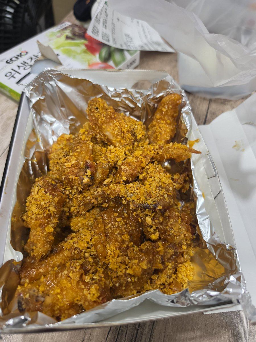 Lah2s0lu's tweet photo. 결국 먹음 https://t.co/1mjujZFvq6