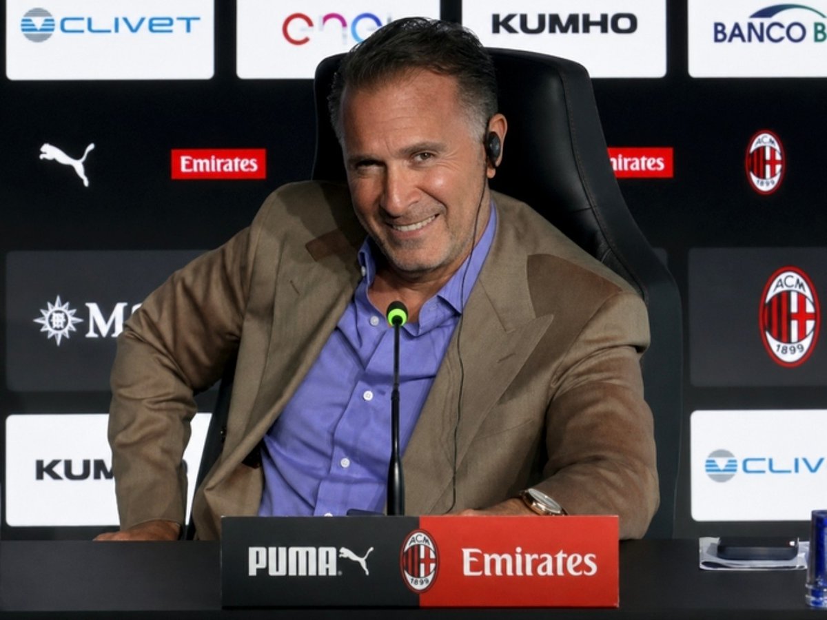 matthewcageish's tweet photo. Gila:
"Signor Cardinale, mi piacerebbe tanto indossare la maglia... ehm... numero 3"

Cardinale: https://t.co/Pz5yiEOonY