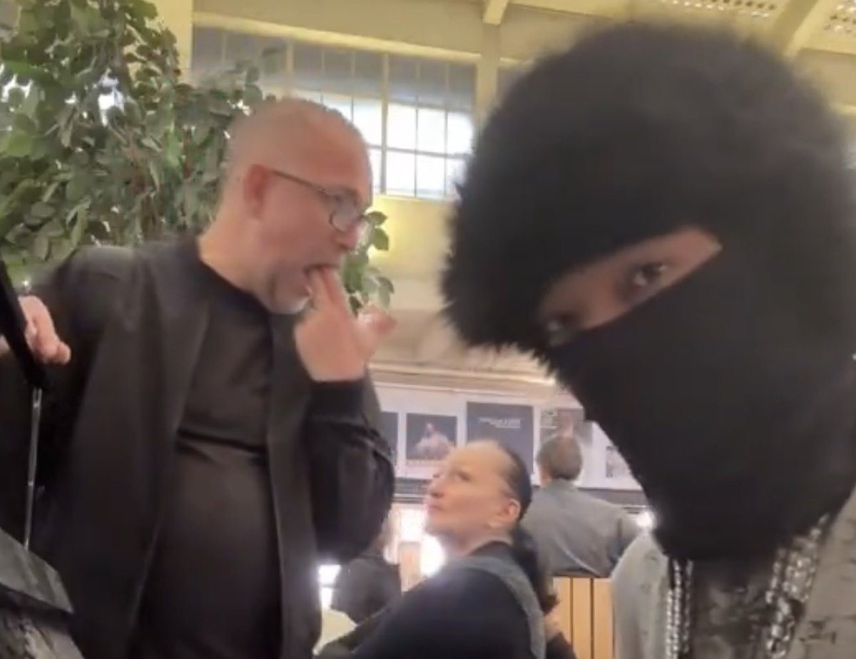 prmade313raised's tweet photo. Again! Black people minding their business and a loser ass white man walked over there to be a bitch! LEAVE BLACK PEOPLE ALONE! https://t.co/9Dg2kwJGKh