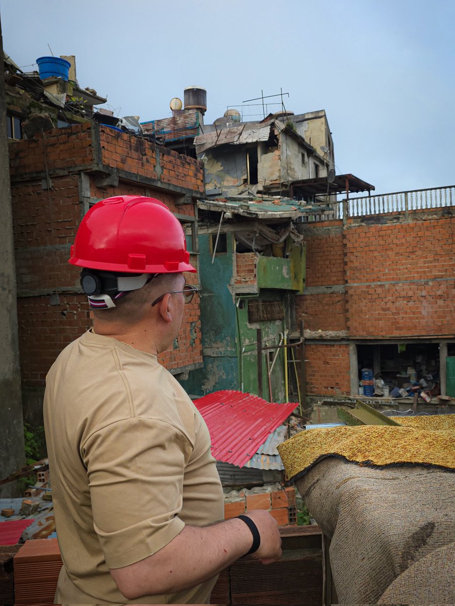 avnve's tweet photo. #Social || Ejecutan labores de demolición y limpieza en El Junquito

➡️https://t.co/PBw2YFzZV6 https://t.co/ciBBLuR2HW