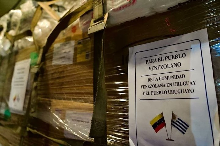 Cancilleria_ve's tweet photo. 📰#Noticia | Uruguay alista un segundo vuelo humanitario con medicamentos a Venezuela

En la Embajada de Venezuela, una comunidad organizada de venezolanos en Uruguay donó más de 60 toneladas de ayuda humanitaria.

https://t.co/ndekCYUNRB https://t.co/ZmgQEVP1XR